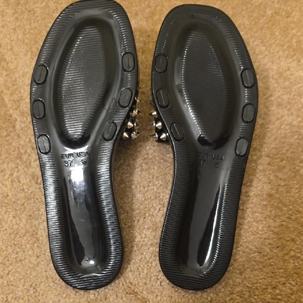 WILD DIVA Lounge Size 6 Black Sandals with Silver Studs & Rinestones - Picture 8 of 15